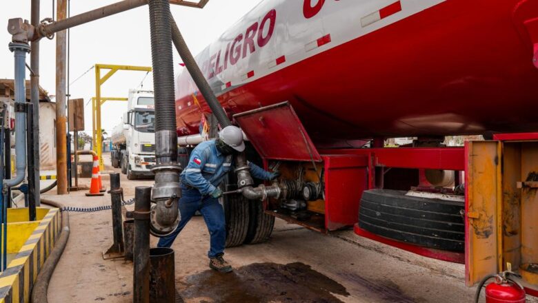 YPFB informa la llegada de más de 20 millones de litros de gasolina a Arica