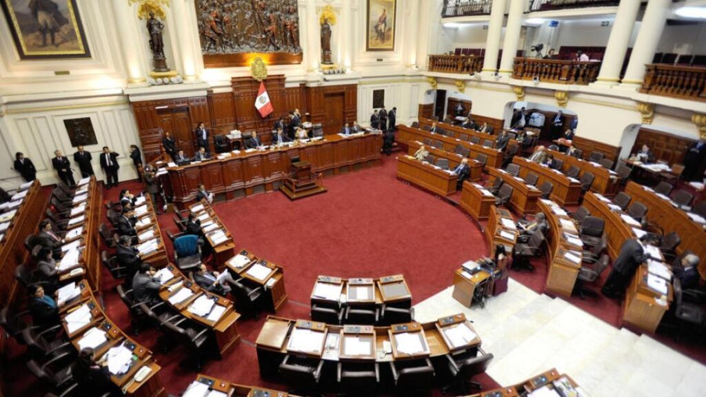 Rechazo por la nueva ley de amnistía para policías y militares acusados de violaciones de DDHH en Perú