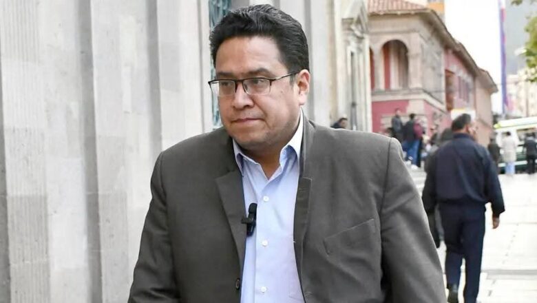 Alcón confirma renuncia de Ministro de Justicia: «Ha habido esta conversación entre el Presidente y Siles»
