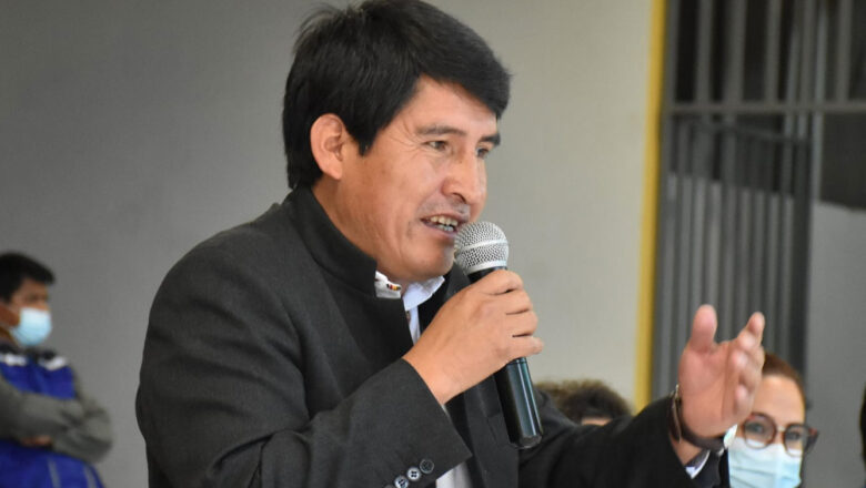 Gobernador de Chuquisaca en terapia intensiva tras caer del segundo piso de un inmueble