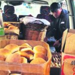 La marraqueta en La Paz está escasa y hacen largas filas para obtenerla