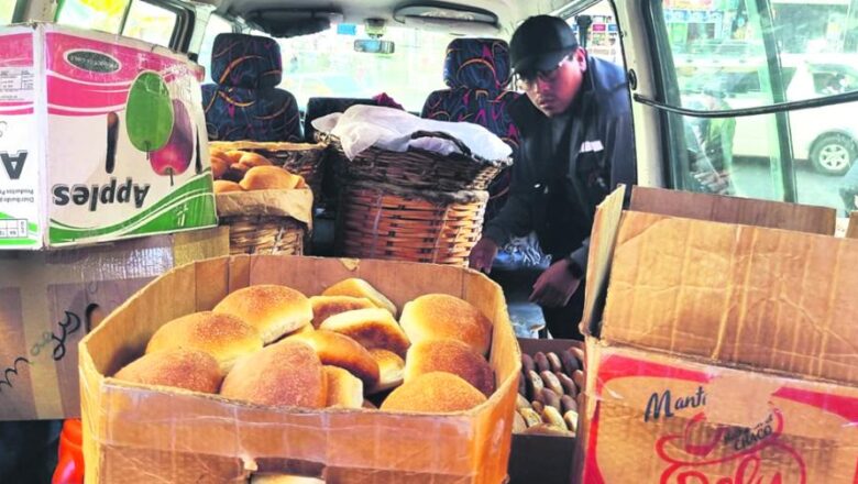 La marraqueta en La Paz está escasa y hacen largas filas para obtenerla