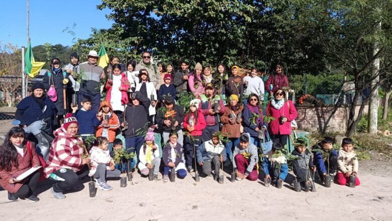 Yacuiba: Más de 50 personas reforestan parte de la Cuenca de la quebrada de limitas