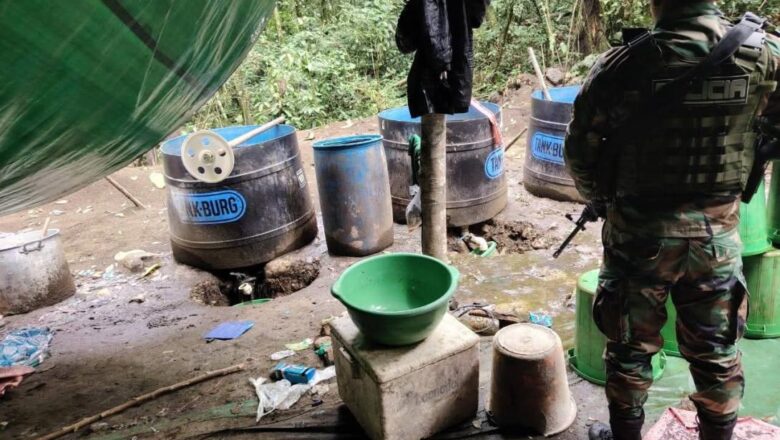 Destruyen 48 fábricas móviles de coc4ína en operativo en Villa Tunari
