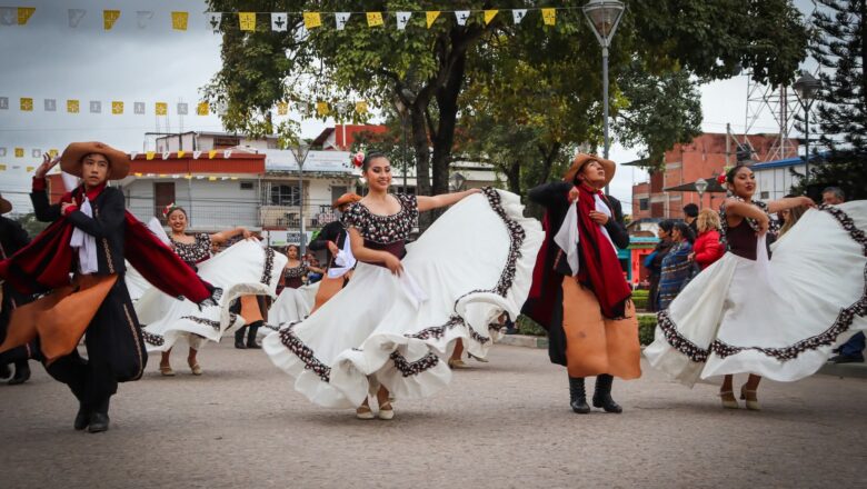 Yacuiba : Un fuerte colorido se vio en las calles con la participación de la Vigésima versión de la entra folclórica en honor a San Pedro