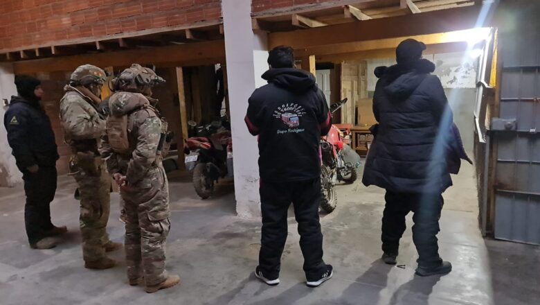 Aprehenden a dos personas por transportar aceite argentino de contrabando en ruta Oruro – La Paz