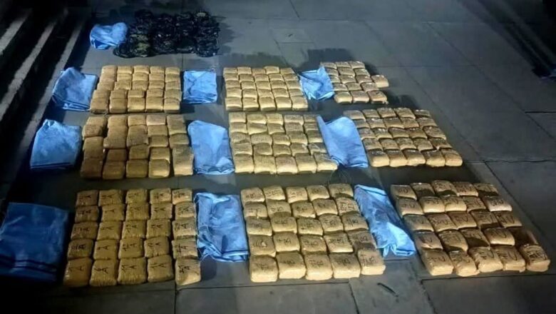 FELCN Incauta Más de 230 Paquetes de Marihu4na en Vinto