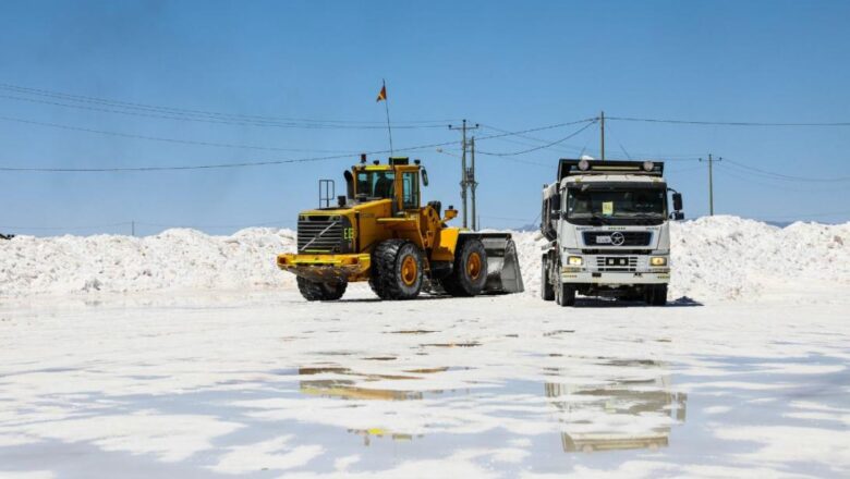 Gobierno de Arce dice que, si no se aprueba un contrato del litio, “pierden los bolivianos”