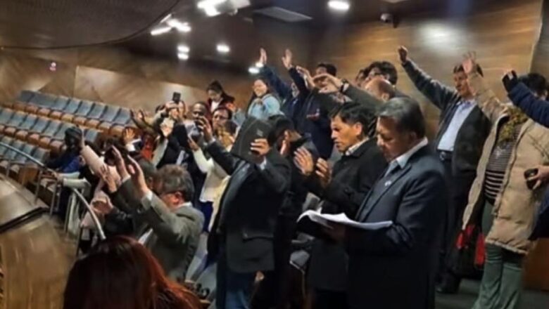 Un grupo de evangélicos ora en la Cámara de Diputados para “sacar a los demonios”