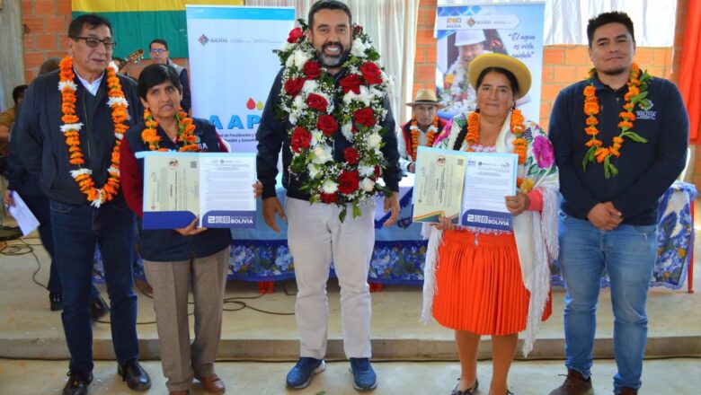 MMAyA beneficia a dos mil familias tarijeños dando licencia a dos EPSA