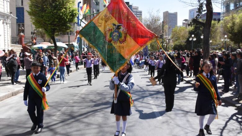 Tome previsiones, este lunes se cerrarán vías por desfile cívico en La Paz