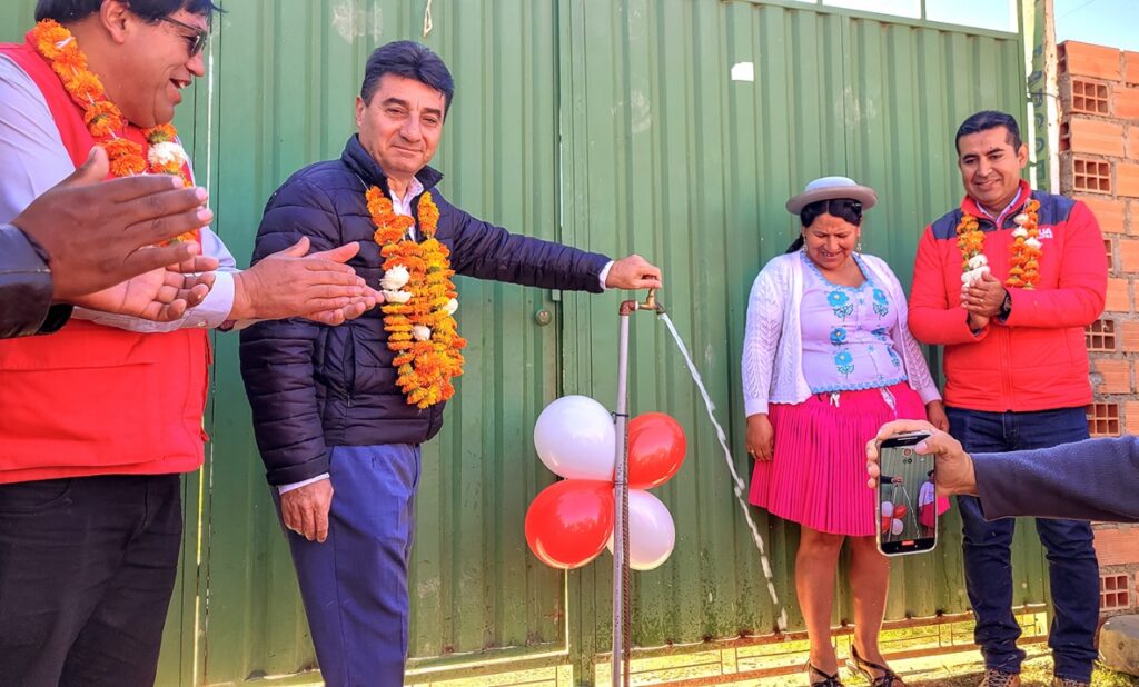 Alcalde de Tarija inaugura y entrega sistema de agua potable en la urbanización Nueva Esperanza