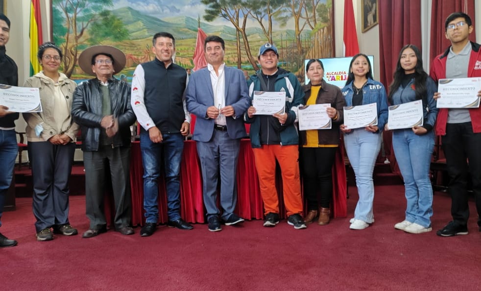 Tarija: Entregan certificados a ciudadanos que participaron el curso de manifestación del costumbrismo y el folklore chapaco