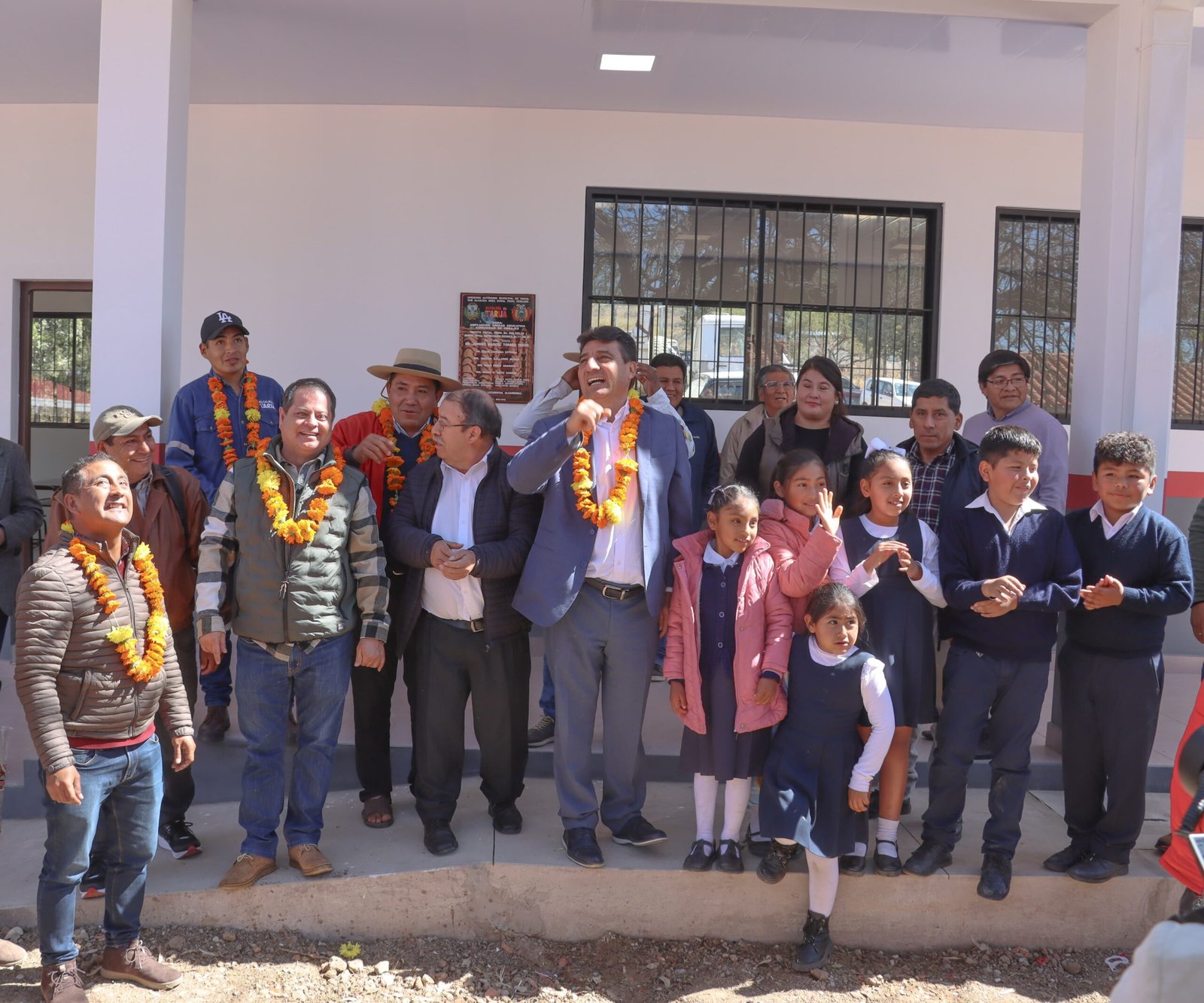 Alcaldía de Tarija entrega aulas equipadas en la comunidad de Obrajes ...