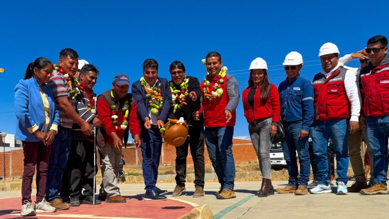 Acalde de Tarija inaugura plaza biosaludable y cancha polifuncional en el distrito 7