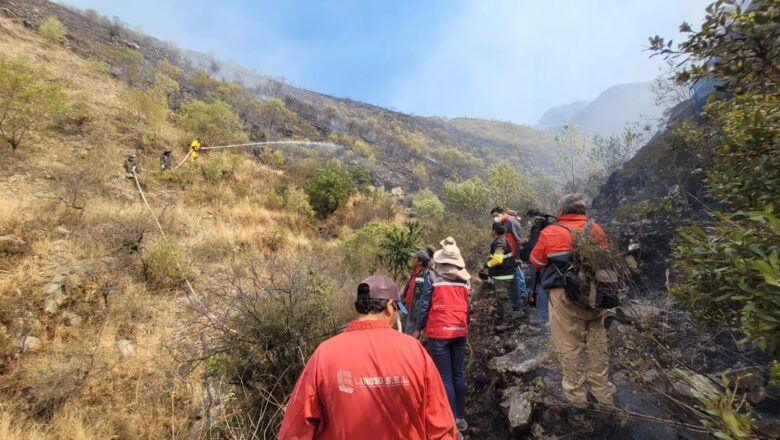 Alcaldía de Tarija desplegó cisternas, personal y apoyo logístico para controlar el incendio