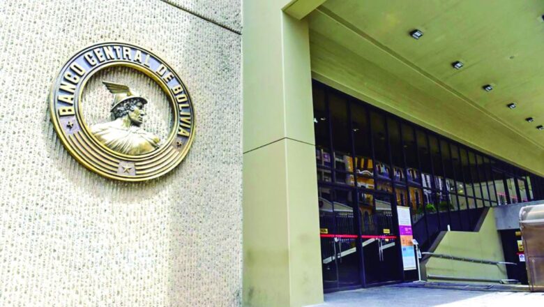 El Banco Central solo devuelve 3,7% de los dólares retenidos a la banca
