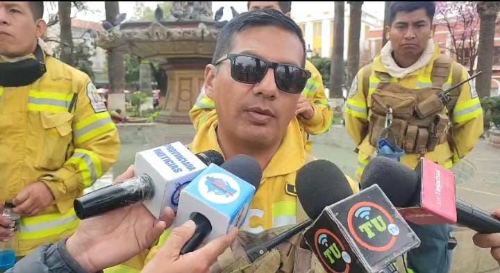 Municipio de Cochabamba desplegó 7 especialistas en incendios a la capital tarijeña