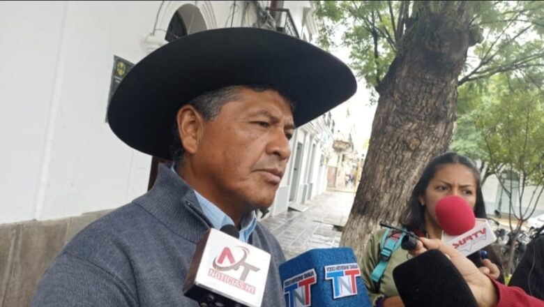 Ex dirigente del MAS sugiere que Tuto Quiroga decline su candidatura para evitar una segunda vuelta electoral