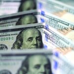 El dólar paralelo cae por debajo de los Bs 13 en medio del reacomodo político tras el colapso del MAS
