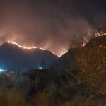 Gobierno moviliza bomberos y helicóptero para mitigar el incendio en Tarija