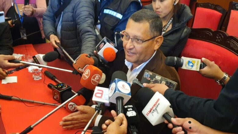 Gobernador de Tarija cuestionó viajes que hizo Rodrigo Paz a EEUU, indicó ser » mentiras»