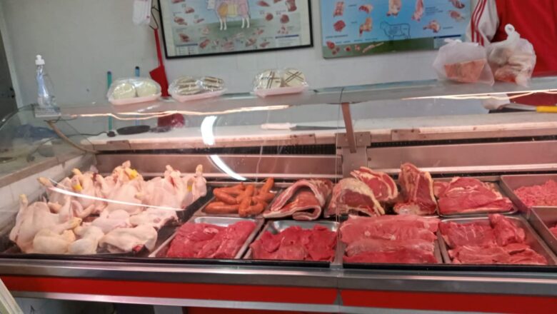 Tarija:Carniceros del mercado Campesino advierten cierres por baja en ventas