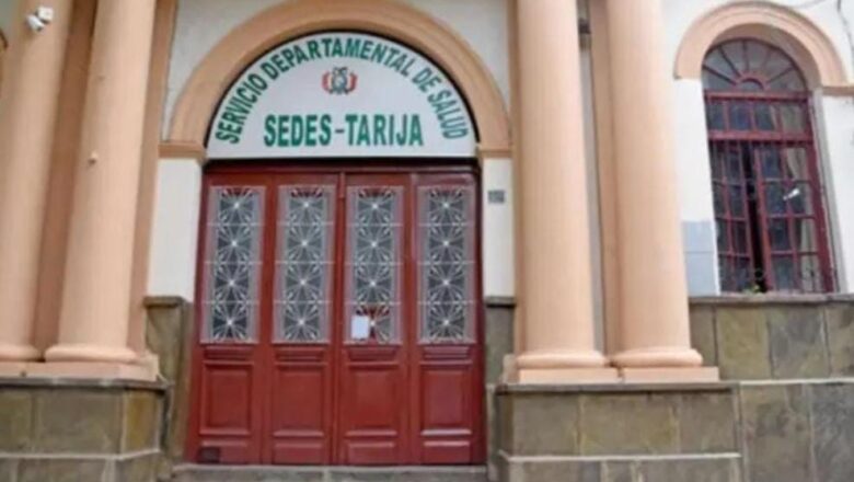 SEDES Tarija enfrenta crisis financiera por reducción de ingresos, retrasando el pago de salarios