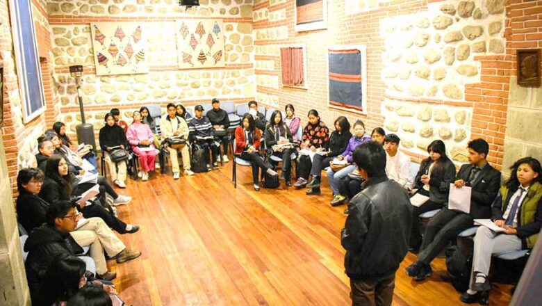 Leyendas de Potosí atraen a colegiales para concurso