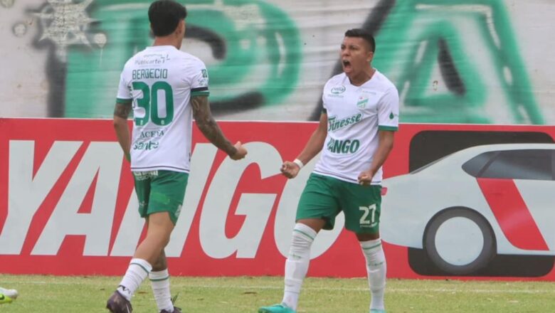 Oriente sufre y goza en los descuentos: El Albiverde venció a Independiente con el último suspiro
