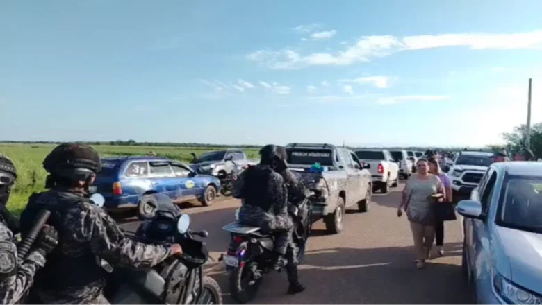 Contingente de la Policía desaloja a los avasalladores tras ataque a comisión del gobernador