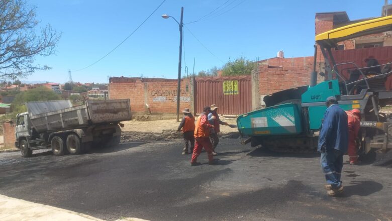 Tarija:Alcaldía asfalta calle 26 de mayo que conecta al Distrito 8 y 9