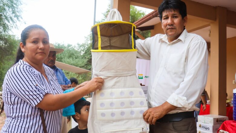 Impulsan la producción apícola con entrega de insumos y apoyo técnico en La Central