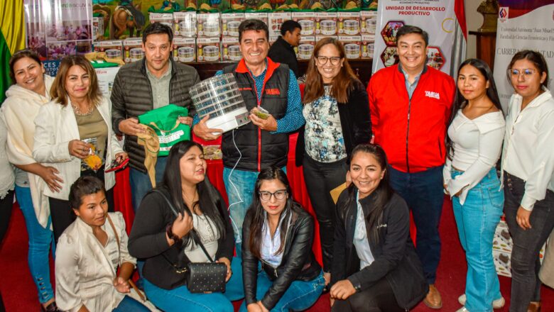 Alcaldía de Tarija entrega equipamiento a 30 emprendedoras que comercializarán fruta deshidratada
