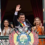 “No va a ser de la noche a la mañana, pero ya hay gasolina y diésel”: Paz saluda desde el balcón del Palacio