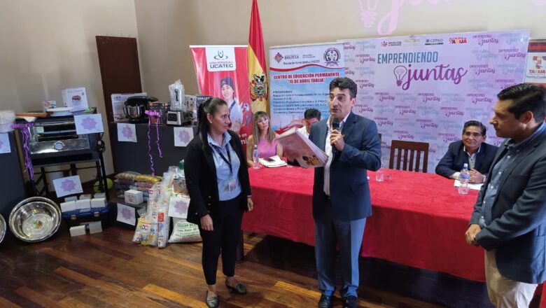 Alcaldía entrega capital semilla a ganadoras del programa “Emprendiendo Juntas”