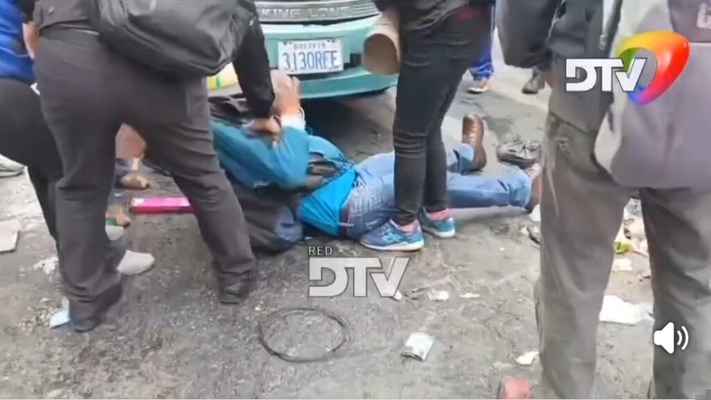 Enfrentami3nto entre ciudadanos y marchistas: “Flojos de m13rd4, fuera. Tienen derecho a la protesta, pero no al bloqueo, dejen pasar a los autos”