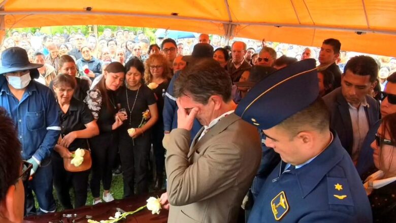 Entre lágrimas llegó el presidente Rodrigo Paz a Tarija a despedir a Mauricio Aramayo