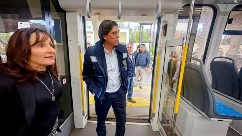 Ministro Zamora inspecciona el sistema de Mi Tren en Cochabamba