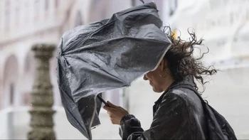 Inundaciones, desalojos y 168 carreteras cortadas en España a causa del fuerte temporal