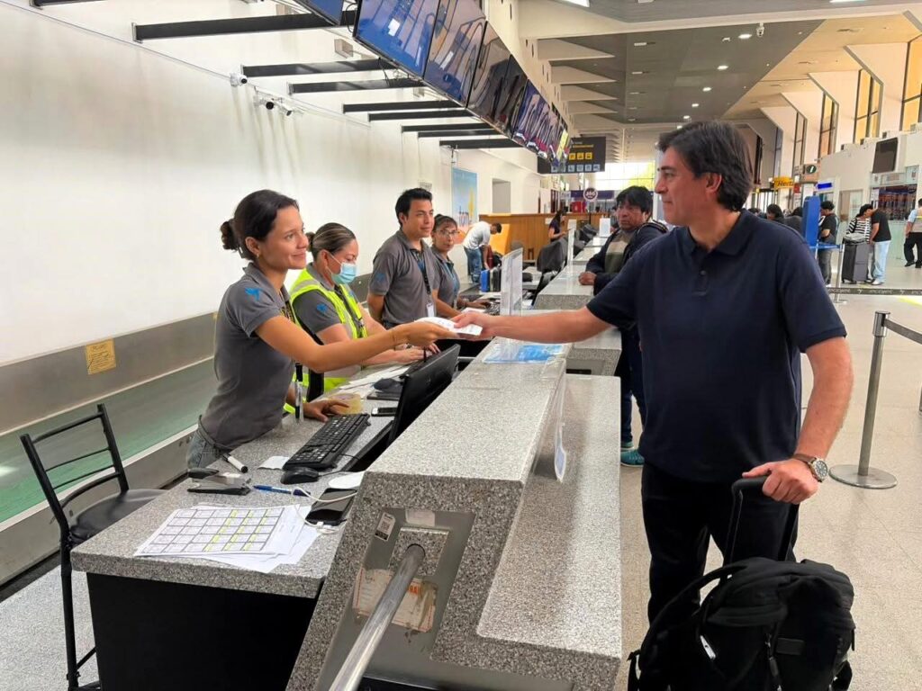 Bolivia avanza hacia una política de cielos abiertos con vuelo exploratorio de Ecojet