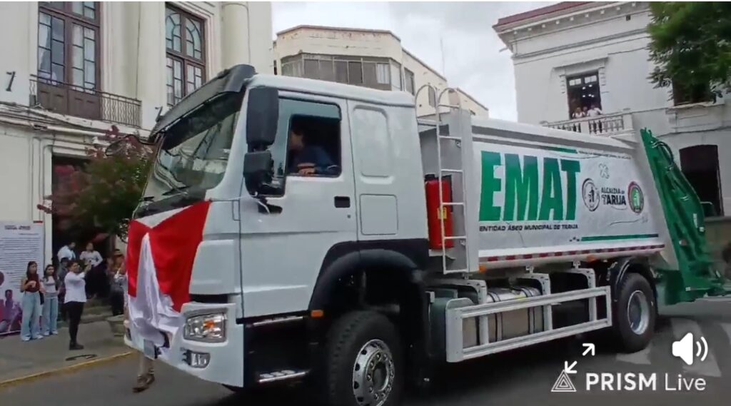 Alcalde Johnny Torres presenta nuevos camiones y contenedores para mejorar la recolección de basura en Tarija