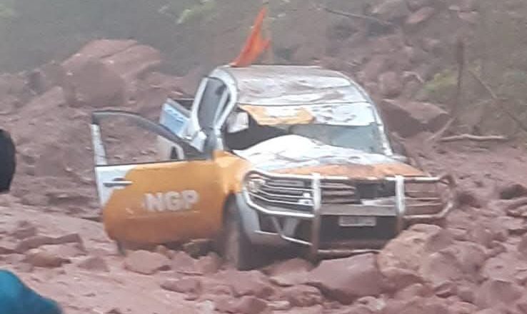 Tarija: Accidente con suerte, vehículo del candidato de NGP  Never Antelo fue alcanzado por rocas