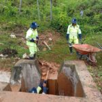 ABC Realiza limpieza de alcantarilla en la ruta Caraparí – Sidras, en Tarija