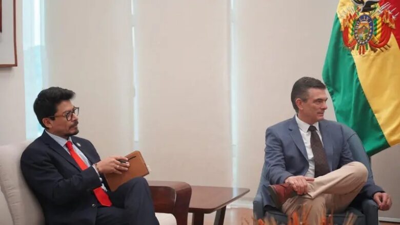 Gobierno reestructura la cancillería mediante decreto y busca la inversión extranjera