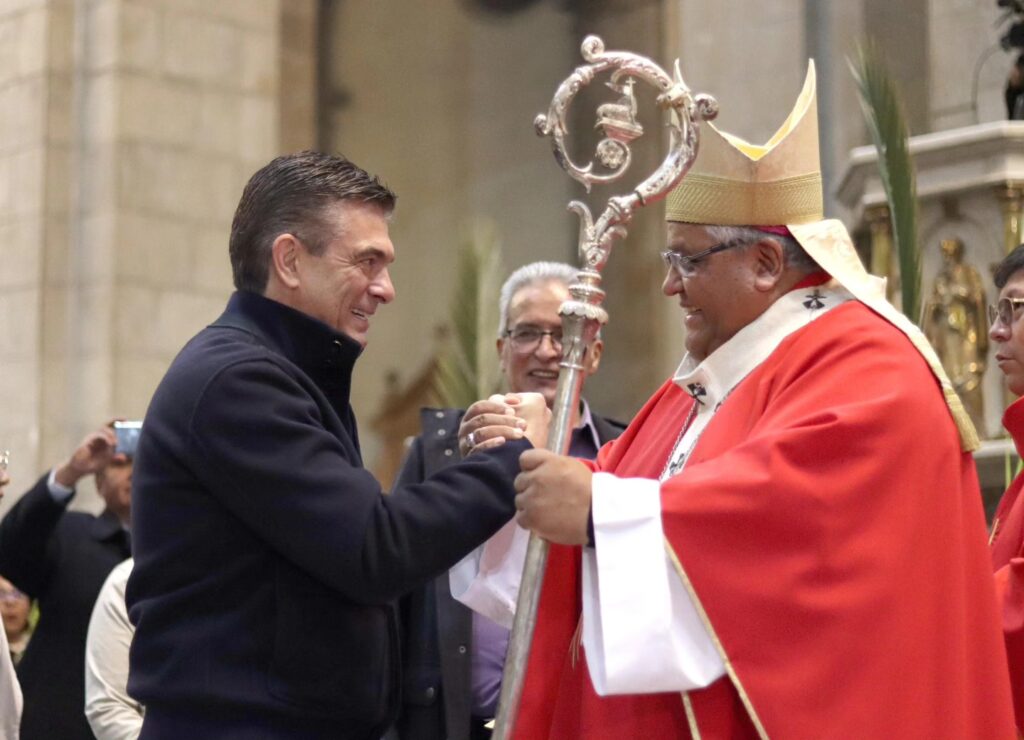 Presidente Paz participa de la Misa de Domingo de Ramos y llama a la fe y esperanza