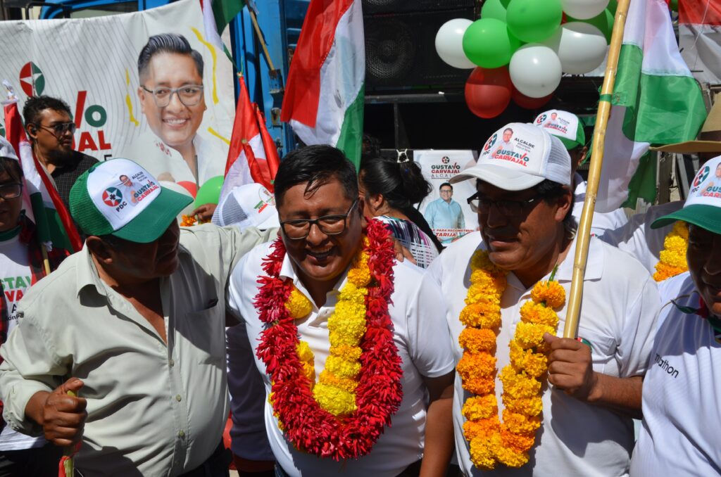 Gustavo Carvajal desborda las calles y consolida respaldo multisectorial en una contundente marcha