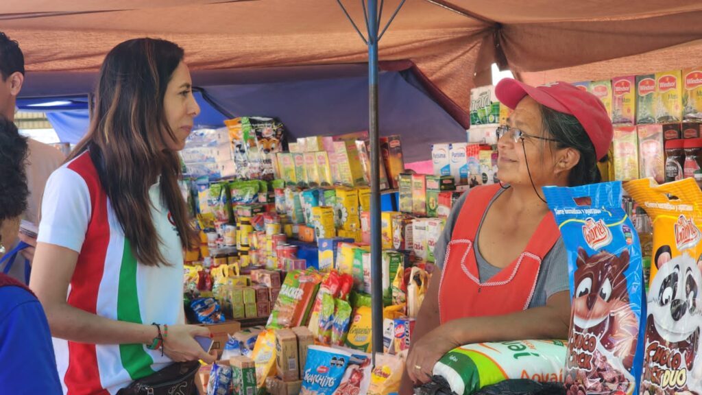 María René recibe respaldo en el recorrido por ferias de El Constructor y Fátima