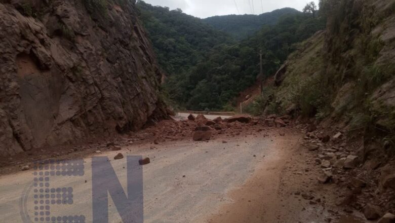 Caída de rocas genera riesgos en la variante Canaletas–Entre Ríos