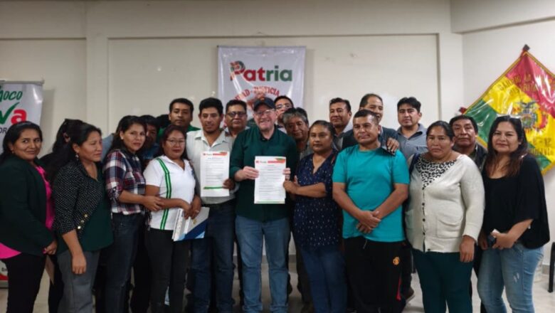 Distritos 7 y 8 firman adhesión y respaldan a Adrián Oliva